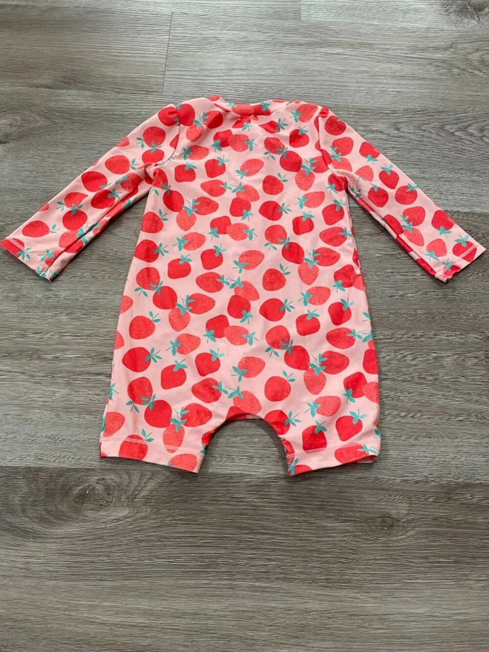 GAP baby strawberry